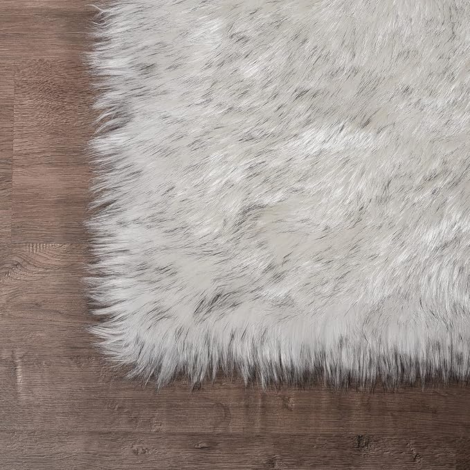 Latepis Large Rug for Living Room Rugs 6.7x10 White with Grey Tips Faux Sheep Skin Fur Rug for Bedroom Fluffy Furry Rugs Home Décor, Rectangle