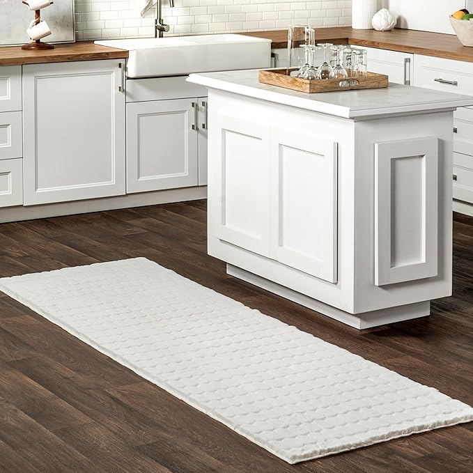 nuLOOM Nia White/Ivory, 2'6" x 10', Cozy Shag, Fluffy and Soft, High Traffic, Stain Resistant, Easy Clean, Durable Machine Washable Runner for Bedroom, Living Room, Dining, Den, Foyer, Entryway