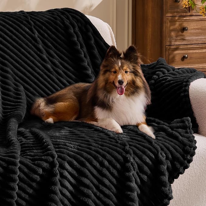 BEDELITE Fleece Throw Blanket for Couch – 3D Ribbed Jacquard Soft and Warm Decorative Fuzzy Blanket – Cozy, Fluffy, Plush Lightweight Black Throw Blankets for Bed, Sofa, 50x70 inches