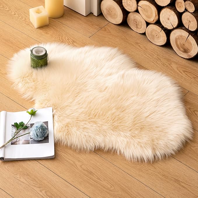 MIULEE Luxury Super Soft Fluffy Area Rug Faux Fur Cloud Shape Rug Decorative Plush Shaggy Carpet for Bedside Sofa Floor Nursery 2 x 3 Feet, Light Yellow