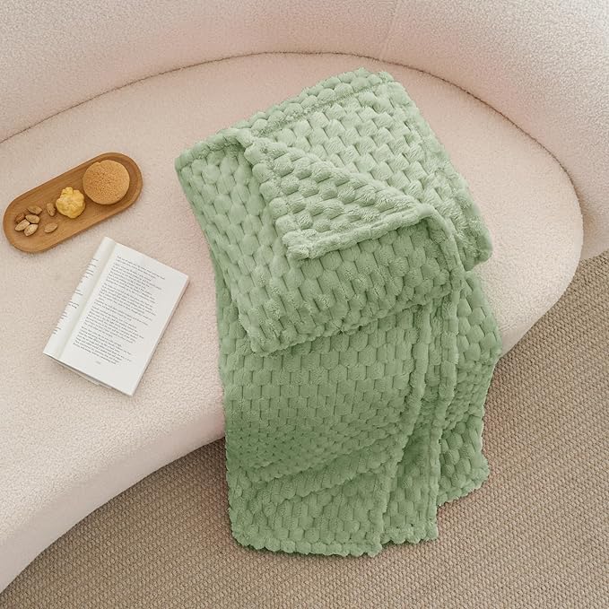 BEDELITE Fleece Blanket - 3D Jacquard Decorative Sage Green Twin Blankets for Couch & Bed, Soft and Cozy Warm Plush Fluffy Blanket All Seasons Suitable, 60x80Inches