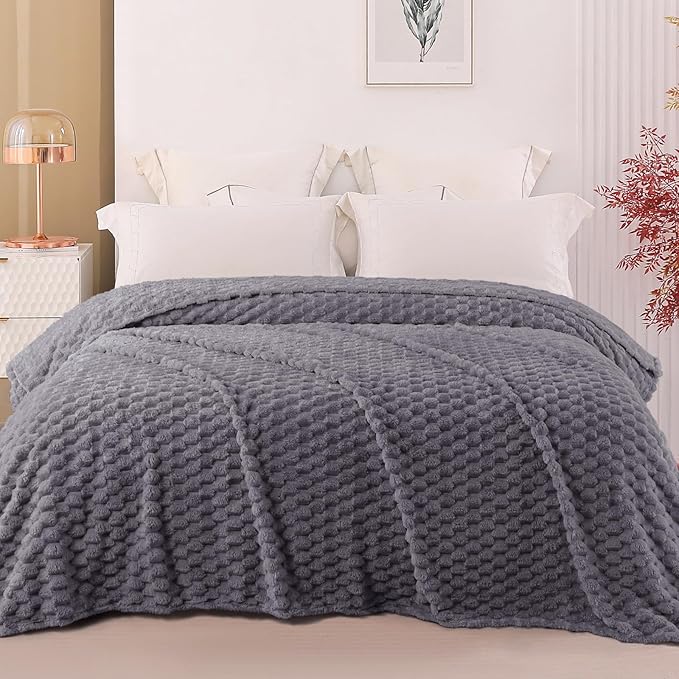 Exclusivo Mezcla Fleece King Blanket for Bed, Extra Large Fuzzy Dark Grey Bed Blankets, Soft Cozy Plush Sofa Throws for All Seasons, 90x104 Inches