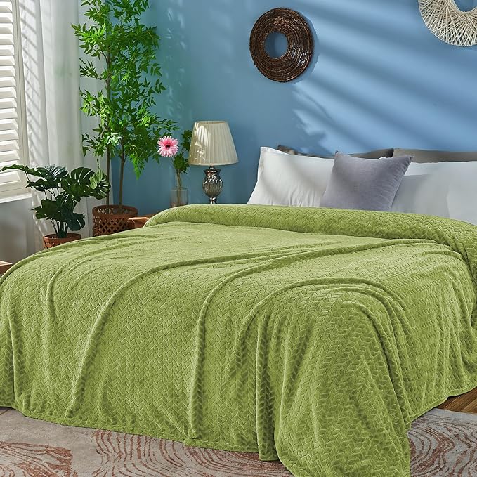 inhand Sage Green Fleece Queen Blanket for Bed, Super Soft Flannel Cozy Blankets for Adults, Lightweight Leaves Pattern Fuzzy Blanket for Office,Warm Plush Blankets for All Season, 90x90 Inches