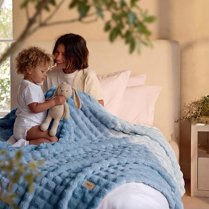 Bedsure 3D Fleece Bubble Blanket - GentleSoft Blue King Blanket for Bed Sofa Room Decor - Luxury Soft Cozy Gifts for Kids Girls, Lightweight, All Seasons, Celestial Blue, 108"×90"