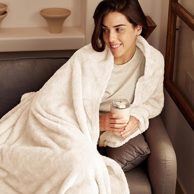 Exclusivo Mezcla Plush Fuzzy Fleece Bed Blanket King Size, Super Soft, Fluffy and Warm Blankets for Couch, Bed, All Season (Ivory, 90x104 inches)
