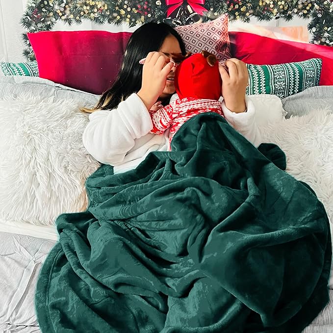 Bedsure GentleSoft Fleece Blankets King Size Emerald Green - Bed Blanket Soft Lightweight Plush Cozy Fuzzy Luxury Microfiber, 108x90 inches