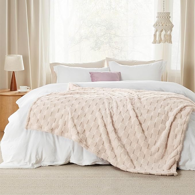 Bedsure GentleSoft Cream Throw Blanket for Couch - Checkered Fleece Blankets Gifts for Kids Girls, Cute Soft Cozy Throw for Bedroom Home Decor Gifts, 50x60 Inches