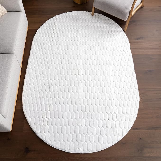 Nuloom Nia White/Ivory, 5' x 7'6" Oval, Cozy Shag, Fluffy and Soft, High Traffic, Stain Resistant, Easy Clean, Durable Machine Washable Area Rug for Bedroom, Living Room, Dining, Den, Foyer, Entryway