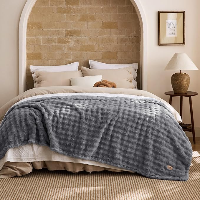 Bedsure 3D Fleece Bubble Blanket - GentleSoft Grey King Blanket for Bed Sofa Room Decor - Luxury Soft Cozy Gifts for Kids, Lightweight, All Seasons, Grey, 108"×90"