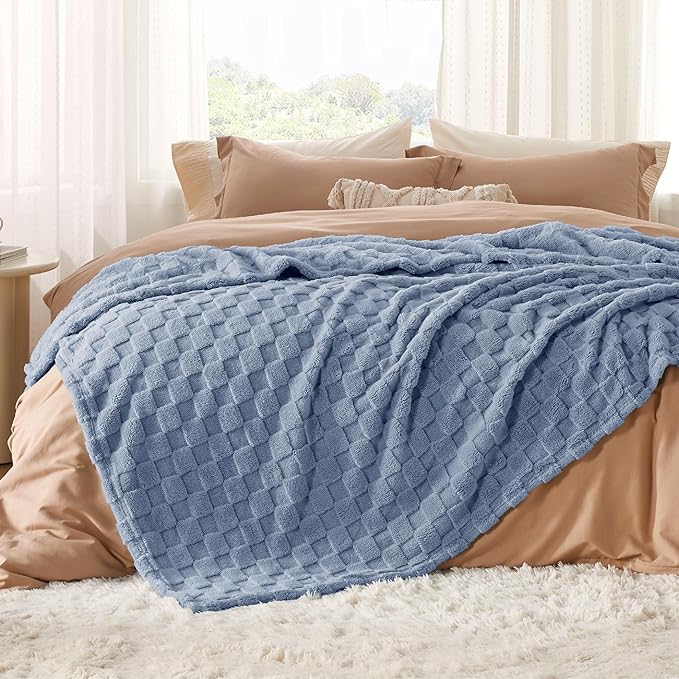 Bedsure GentleSoft King Size Blanket for Bed - Super Soft Cozy Blankets for Kids Girls, Large Fuzzy Fleece Throw for Bedroom Decor, Ashley Blue,108x90 Inches