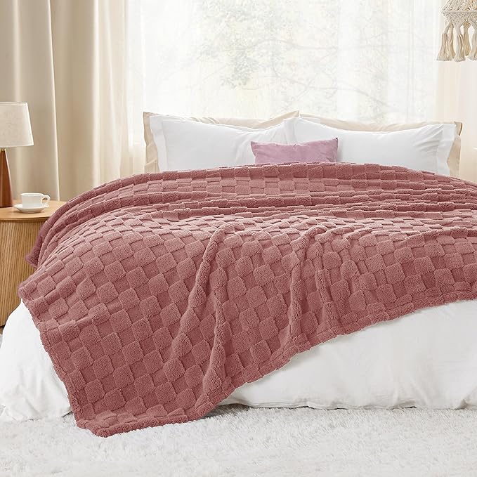 Bedsure GentleSoft King Size Blanket for Bed - Super Soft Cozy Blankets for Women Kids Girls, Large Fuzzy Fleece Throw for Bedroom Decor, Dusty Pink,108x90 Inches