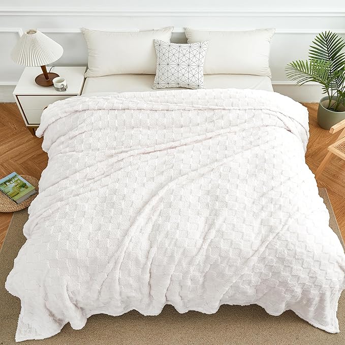 Aganear Flannel Throw Blanket - Cozy Soft Lightweight Fuzzy Checkered Throw Blanket for Women Portable Throw Blankets for Couch, Warm Present for Birthday, Christmas(50"x70", Cream White)