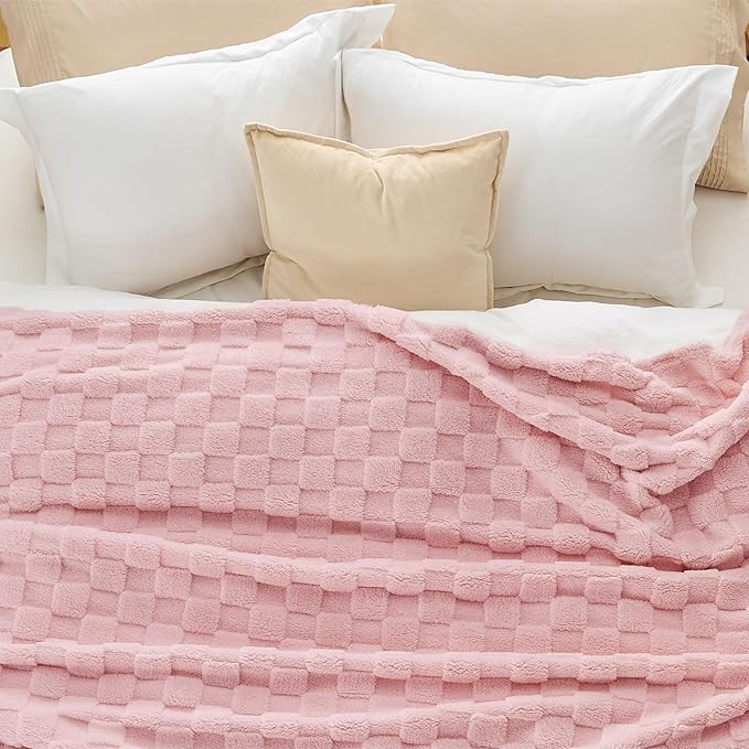 Bedsure GentleSoft King Size Blanket for Bed - Super Soft Cozy Blankets, Large Fuzzy Fleece Throw for Bedroom Decor, Pink,108x90 Inches