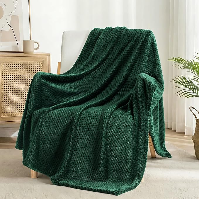 Exclusivo Mezcla Fleece Bed Blanket Queen Size, Super Soft and Warm Blankets for Couch, Sofa and Bed Waffle Textured, Cozy, Fuzzy and Lightweight (Forest Green, 90x90 Inches)