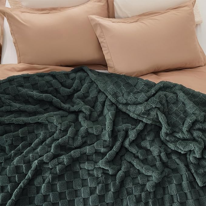 Bedsure GentleSoft King Size Spring Blanket for Bed - Super Soft Cozy Blankets for Kids Girls, Large Fuzzy Fleece Throw for Bedroom Decor, Dark Green,108x90 Inches