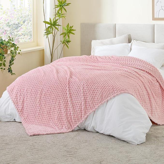 BEDELITE Fleece Blanket - 3D Jacquard Decorative Pink King Size Blankets for Bed, Soft and Cozy Warm Plush Fluffy Blanket All Seasons Suitable, 108x90Inches