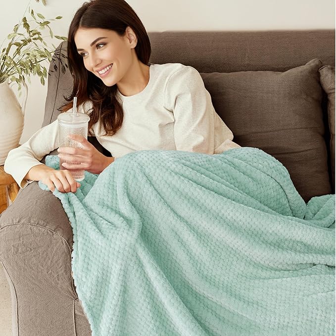 Exclusivo Mezcla Fleece Bed Blanket Twin Size, Super Soft and Warm Blankets for Couch, Sofa and Bed Waffle Textured, Cozy, Fuzzy and Lightweight (Mint Green, 60x80 inches)