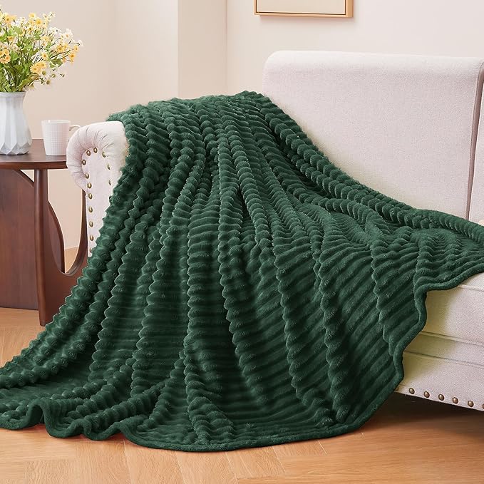 BEDELITE Fleece Throw Blanket for Couch – 3D Ribbed Jacquard Soft and Warm Decorative Fuzzy Blanket – Cozy, Fluffy, Plush Lightweight Emerland Green Throw Blankets for Bed, Sofa, 50x60 inches