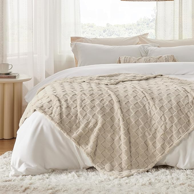 Bedsure GentleSoft Twin XL Blanket for Bed - Super Soft Cozy Fleece Blankets for Kids, Cute Throws for Girls, Dorm Room Essentials for Girls Teens Back to School, Neutral, 66x90 Inches