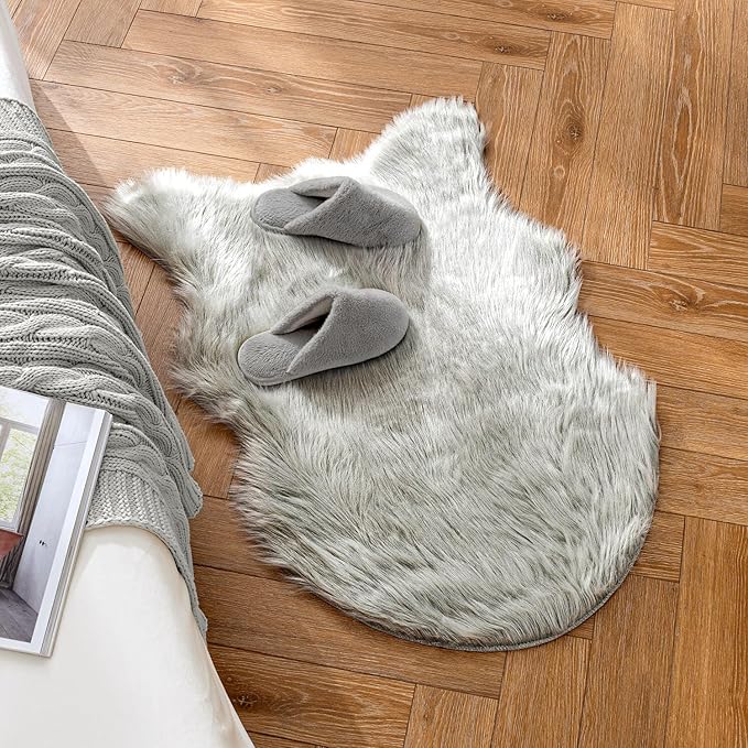MIULEE Fluffy Rug Soft Shaggy Faux Fur Area Rug Luxury Plush Sheepskin Carpet for Bedroom Living Room Sofa Chair 2 x 3 Feet, Light Grey