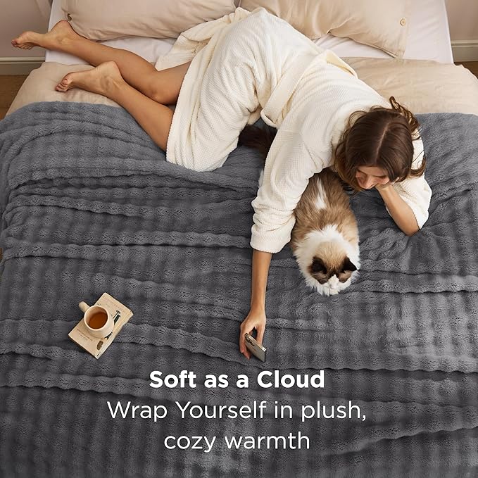 Bedsure 3D Fleece Bubble Blanket - GentleSoft Grey King Blanket for Bed Sofa Room Decor - Luxury Soft Cozy Gifts for Kids, Lightweight, All Seasons, Grey, 108"×90"