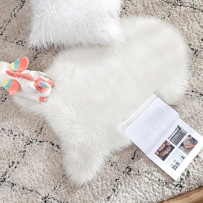 MIULEE Luxury Super Soft Fluffy Area Rug Faux Fur Sheepskin Rug Decorative Christmas Plush Shaggy Carpet for Bedside Sofa Floor Nursery 2 x 3 Feet, White