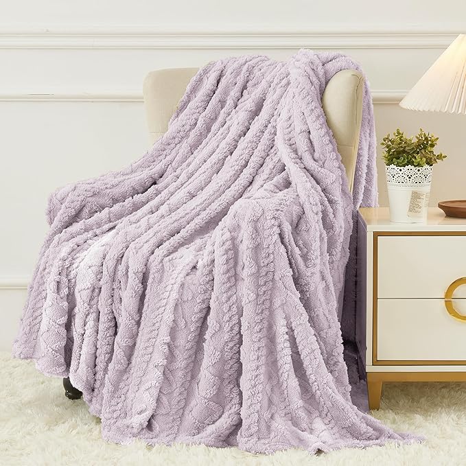 Aganear Flannel Throw Blanket - Cozy Soft Fuzzy Throw Blanket for Women Portable Throw Blankets for Couch, Warm Present for Birthday, Christmas, Halloween, Housewarming(50"x60")
