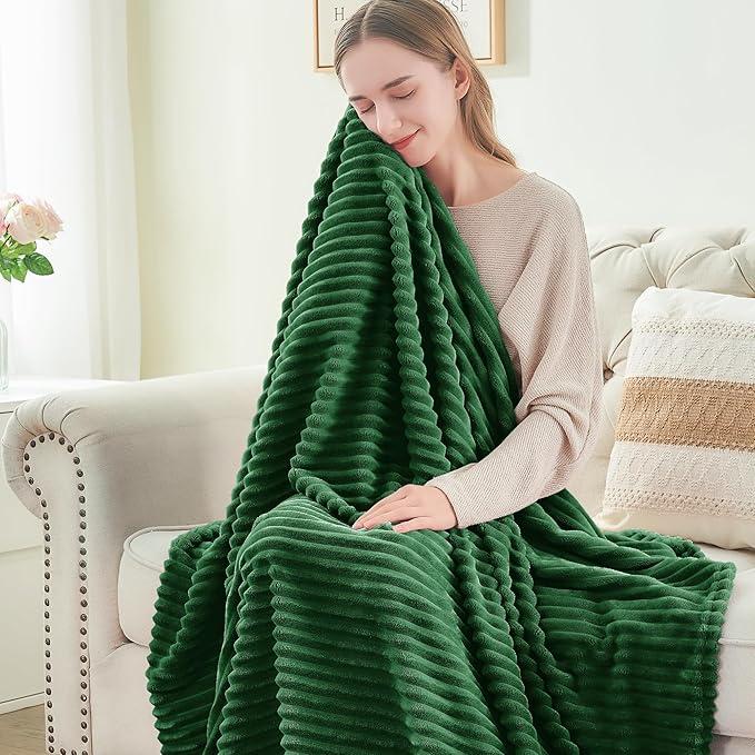 BEDELITE Fleece Blanket Queen Size – 3D Ribbed Jacquard Soft and Warm Decorative Fuzzy Blankets – Cozy, Fluffy, Plush Lightweight Throw Blankets for Couch, Bed, Sofa(Green, 90x90 inches)