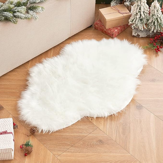 MIULEE Fluffy Rug Soft Shaggy Faux Fur Area Rug Luxury Plush Cloud Shape Carpet for Christmas Decor Bedroom Living Room Sofa Chair 2 x 3 Feet, White