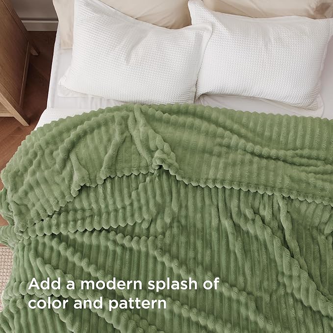 Bedsure GentleSoft Reseda Full Blanket for Couch - Cozy Soft Blankets for Women, Cute Small Fleece Throws for Girls, Birthday Gifts for Women Decor Gifts for Mom, 84x90 Inches
