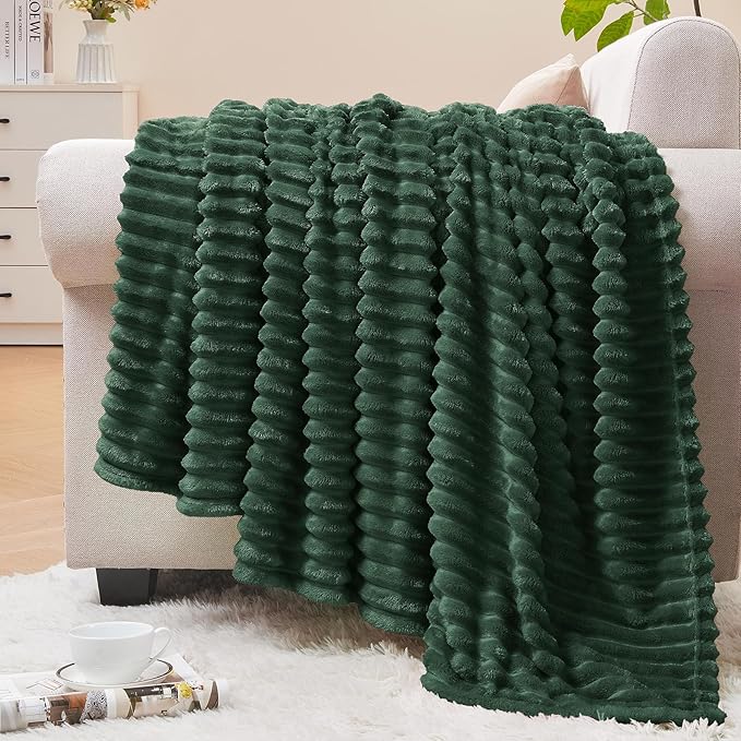 BEDELITE Fleece Throw Blanket for Couch – 3D Ribbed Jacquard Soft and Warm Decorative Fuzzy Blanket – Cozy, Fluffy, Plush Lightweight Emerland Green Throw Blankets for Bed, Sofa, 50x60 inches