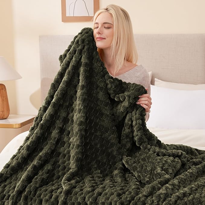 EXQ Home Fleece Blanket Throw XL for Couch or Bed - 3D Imitation Turtle Shell Jacquard Decorative Blankets - Cozy Soft Fuzzy Flannel Blanket Suitable for All Seasons(50"×70",Moss Green)